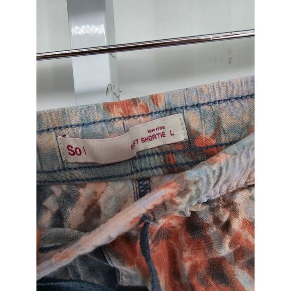 SO Juniors Sz L Low Rise Soft Shortie Sweatshorts Shorts Tie Dye - Picture 3 of 4